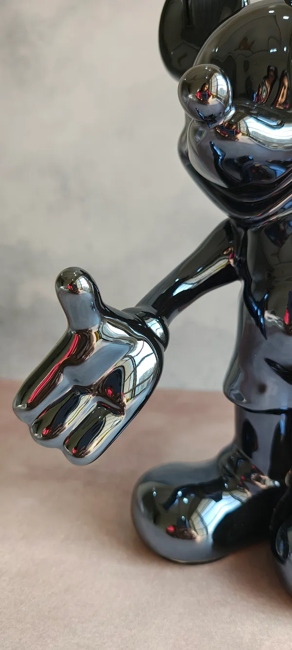 Black_Hand_Shake_Mickey