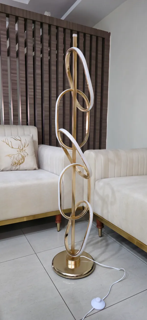 Chain_Shaped_Floor_Lamp