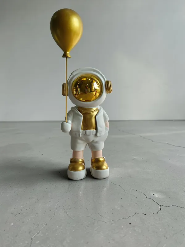 White_Headphone_boy_with_Balloon