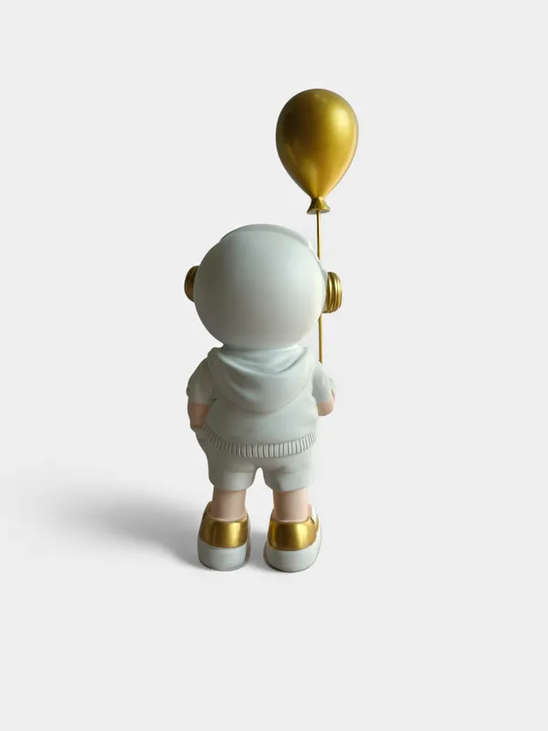 White_Headphone_boy_with_Balloon