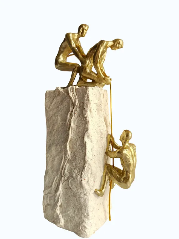 Men_climbing_with_rope