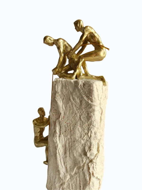 Men_climbing_with_rope