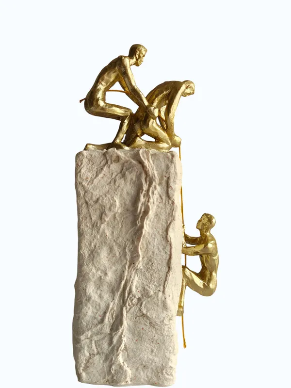 Men_climbing_with_rope