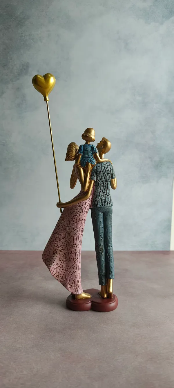 Parents_Girl_Figurine_Pink_Dress