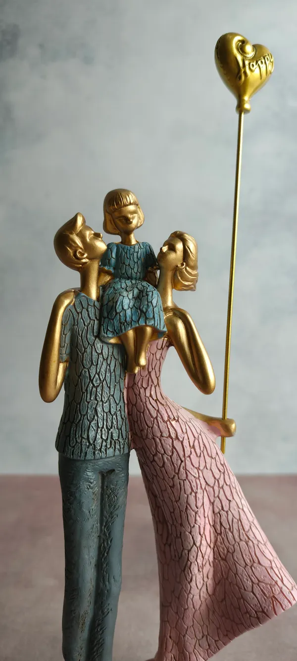 Parents_Girl_Figurine_Pink_Dress