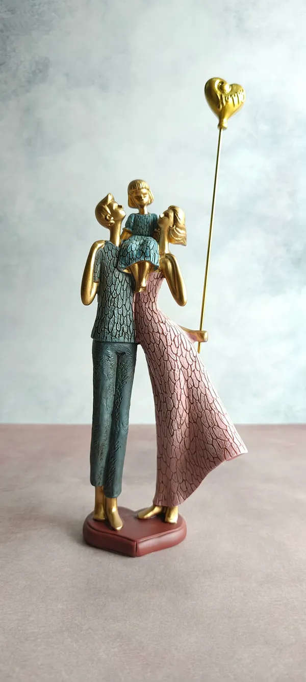 Parents_Girl_Figurine_Pink_Dress