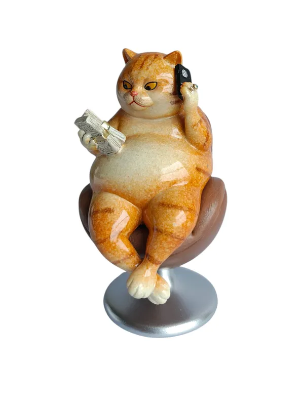 Boss_Cat_-_Millionaire_Cat_on_Swivel_Chair_with_Money_&_Phone_Figurine