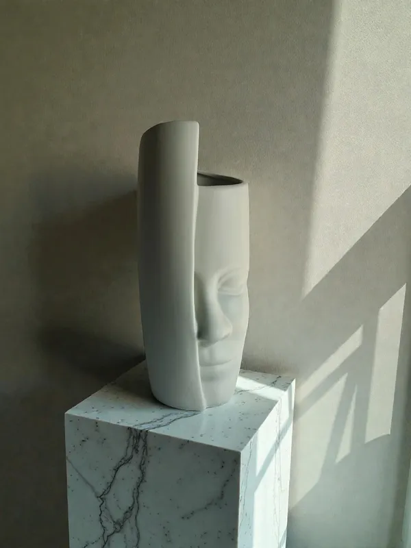 Grey_Face_Shaped_Vase