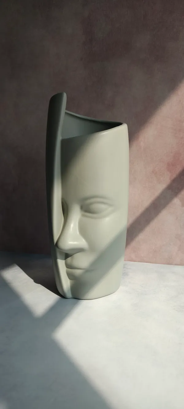 Grey_Face_Shaped_Vase