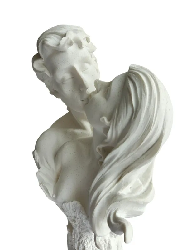 Eternal_Love_Kissing_Couple_Bust_Showpiece_-_Romantic_Couple_Statue
