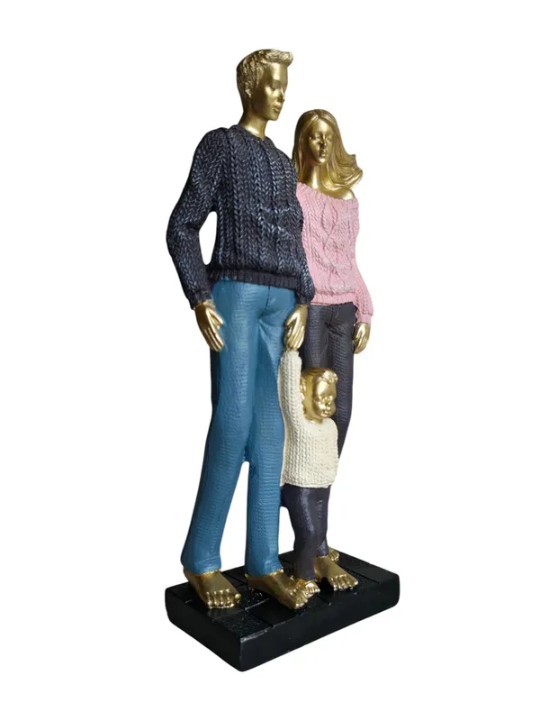 Golden_Family_With_Boy_Child