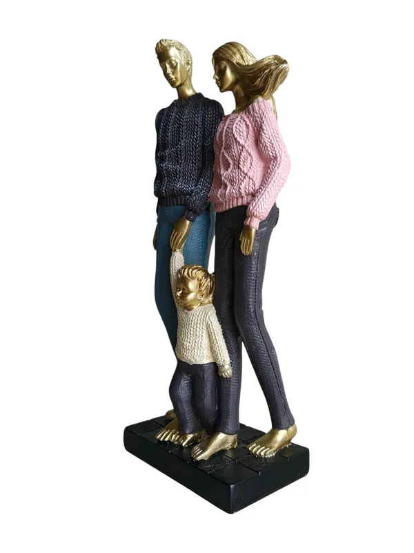 Golden_Family_With_Boy_Child