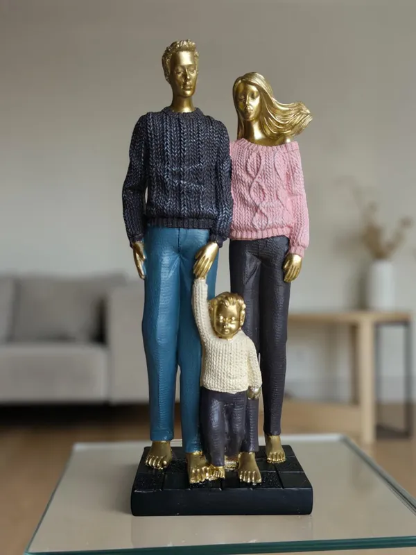 Golden_Family_With_Boy_Child