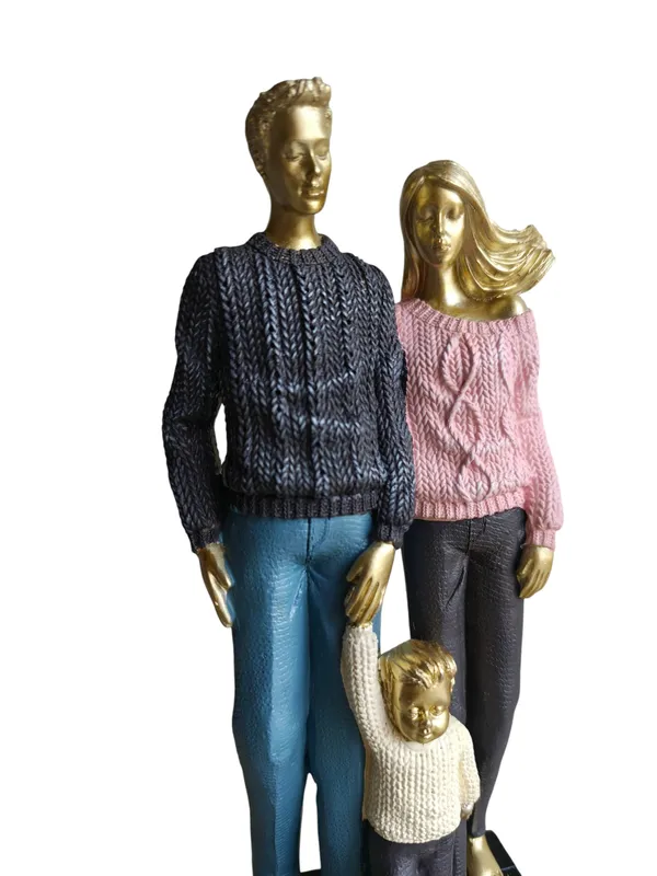 Golden_Family_With_Boy_Child