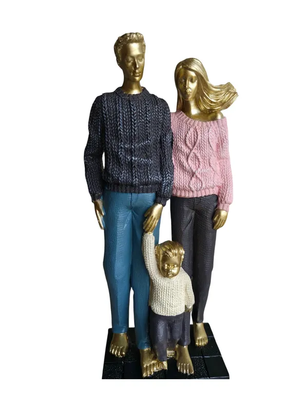 Golden_Family_With_Boy_Child