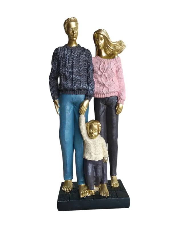 Golden_Family_With_Boy_Child