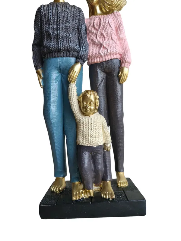 Golden_Family_With_Boy_Child