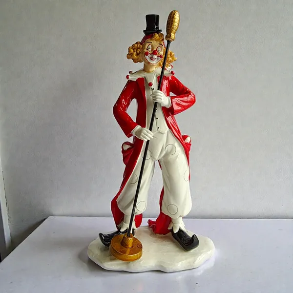 Clown_with_Mic