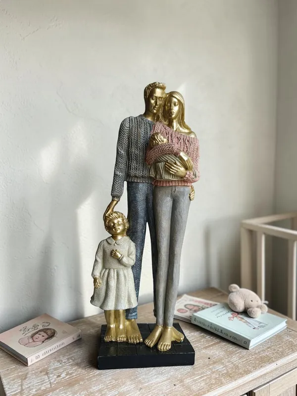 Golden_Family_With_Newborn_&_a_Girl_Child