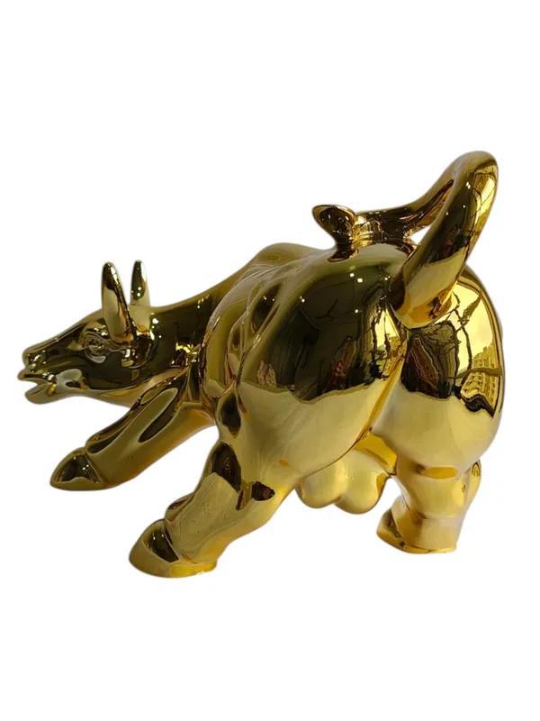 Golden_Charging_Bull_Statue_-_Luxury_Table_Showpiece