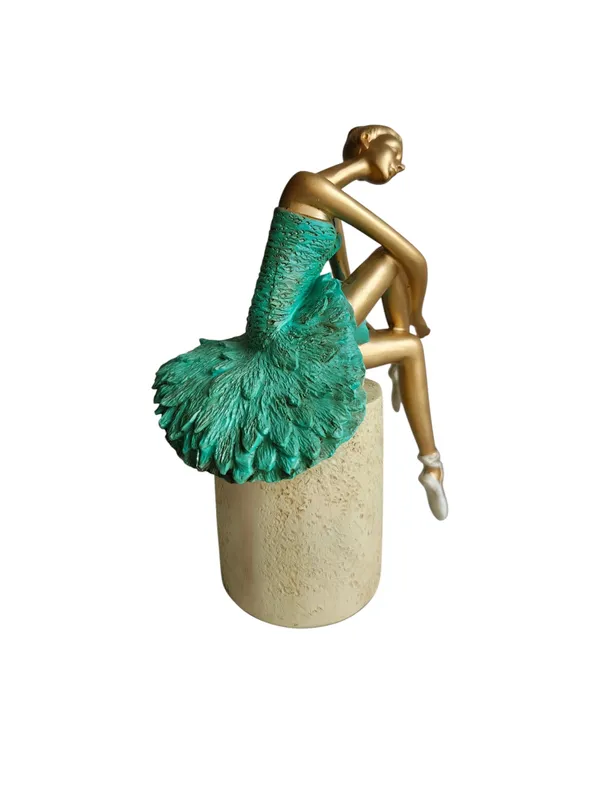 Green_Stone_Sitting_girl