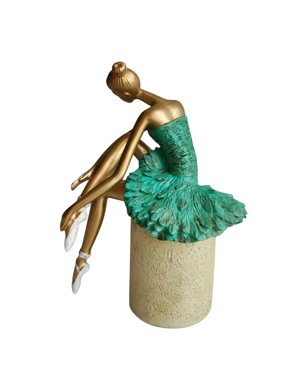 Green_Stone_Sitting_girl
