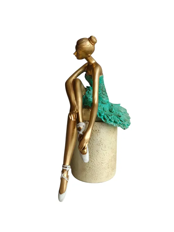 Green_Stone_Sitting_girl