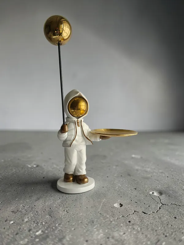 Astronaut_Platter__With_Balloon