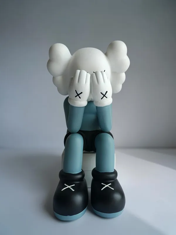 KAWS-Inspired_Companion_Figure_-_Passing_Through_Face_Cover