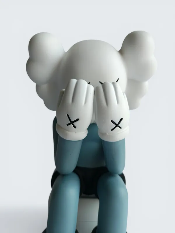 KAWS-Inspired_Companion_Figure_-_Passing_Through_Face_Cover
