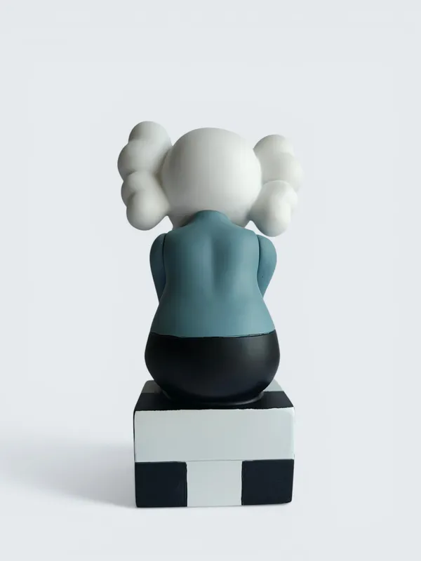 KAWS-Inspired_Companion_Figure_-_Passing_Through_Face_Cover