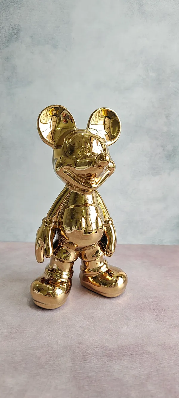 Standing_Golden_Mickey