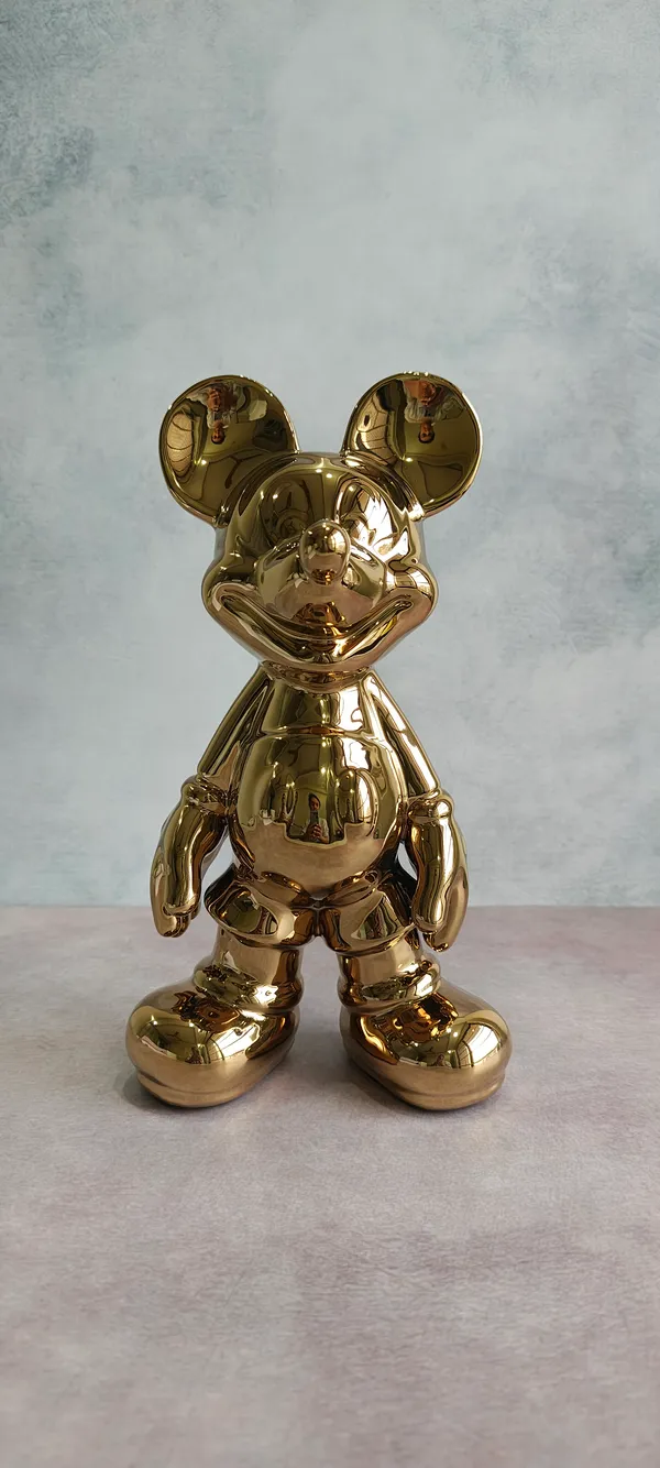 Standing_Golden_Mickey