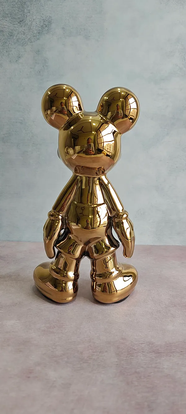 Standing_Golden_Mickey