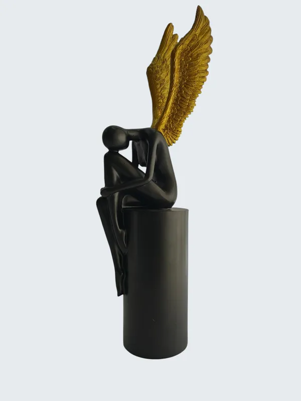 Angel_With_Golden_Wings