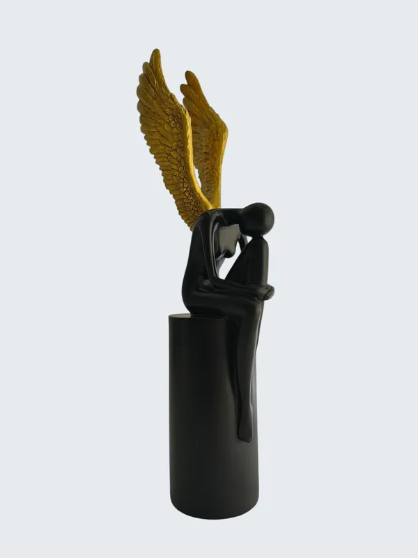 Angel_With_Golden_Wings