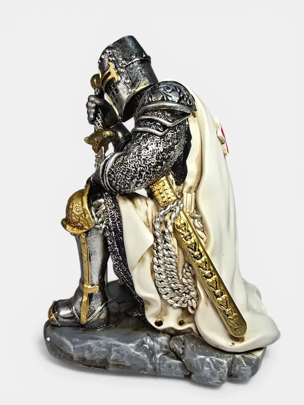 Knight_Templar_Crusader_Figurine_with_Sword_-_Medieval_Knight_Showpiece
