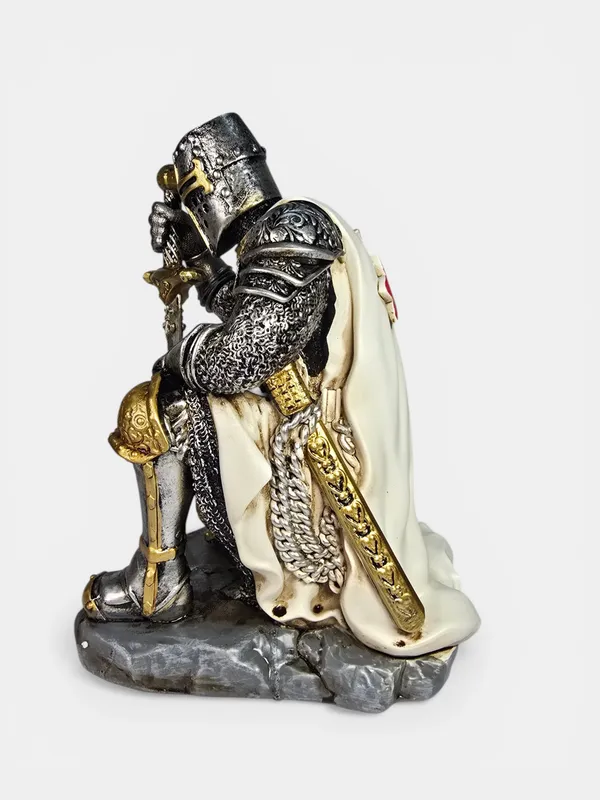 Knight_Templar_Crusader_Figurine_with_Sword_-_Medieval_Knight_Showpiece