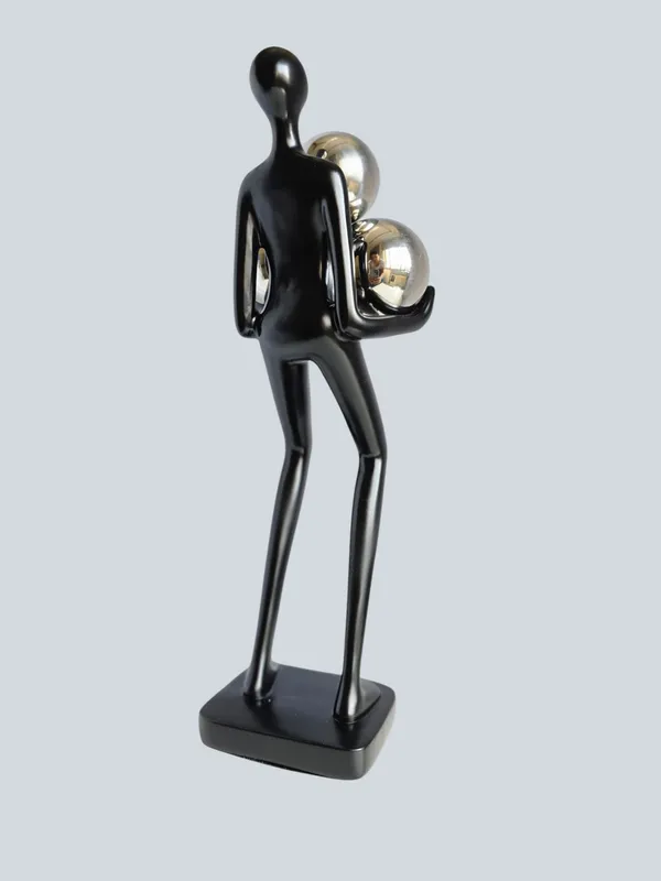 Black_Three_Ball_Figure