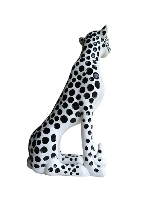 Lunara_-_Modern_Spotted_Cheetah_Sculpture_|_Luxury_Monochrome_Art_Piece_for_Home_D�cor