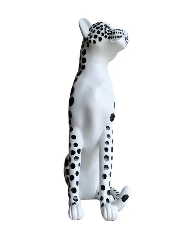Lunara_-_Modern_Spotted_Cheetah_Sculpture_|_Luxury_Monochrome_Art_Piece_for_Home_D�cor