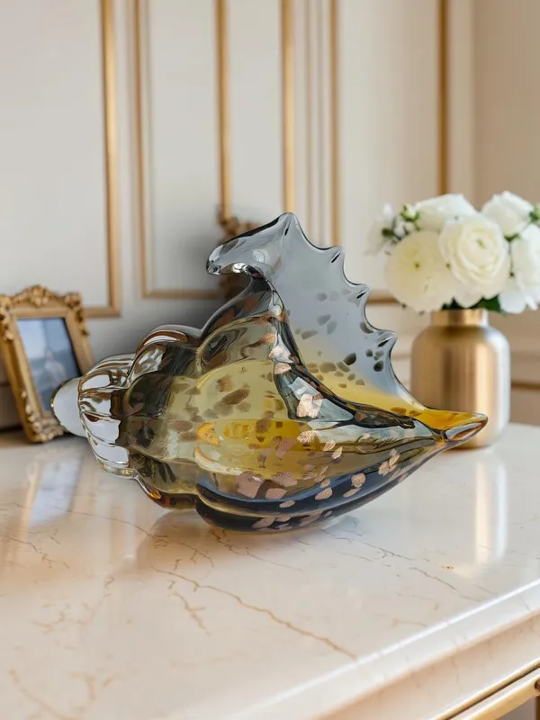 Luxury_Honey_Gold_Conch_Shell_Showpiece_-_Hand_Blown_Glass_with_Gold_Flakes
