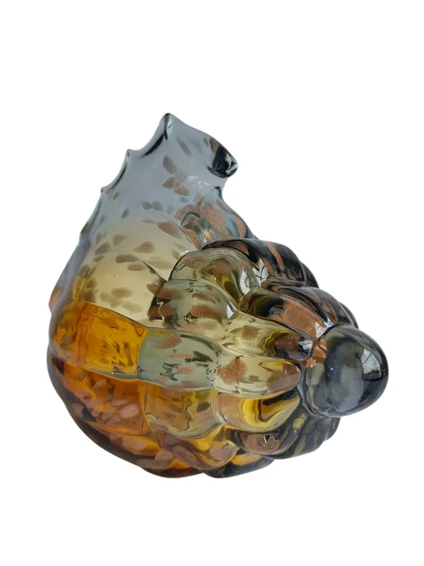Luxury_Honey_Gold_Conch_Shell_Showpiece_-_Hand_Blown_Glass_with_Gold_Flakes