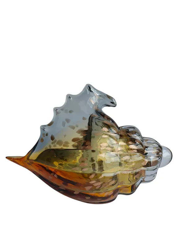 Luxury_Honey_Gold_Conch_Shell_Showpiece_-_Hand_Blown_Glass_with_Gold_Flakes