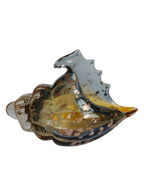 Luxury_Honey_Gold_Conch_Shell_Showpiece_-_Hand_Blown_Glass_with_Gold_Flakes