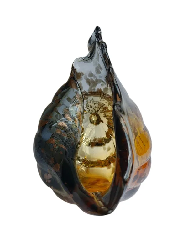 Luxury_Honey_Gold_Conch_Shell_Showpiece_-_Hand_Blown_Glass_with_Gold_Flakes