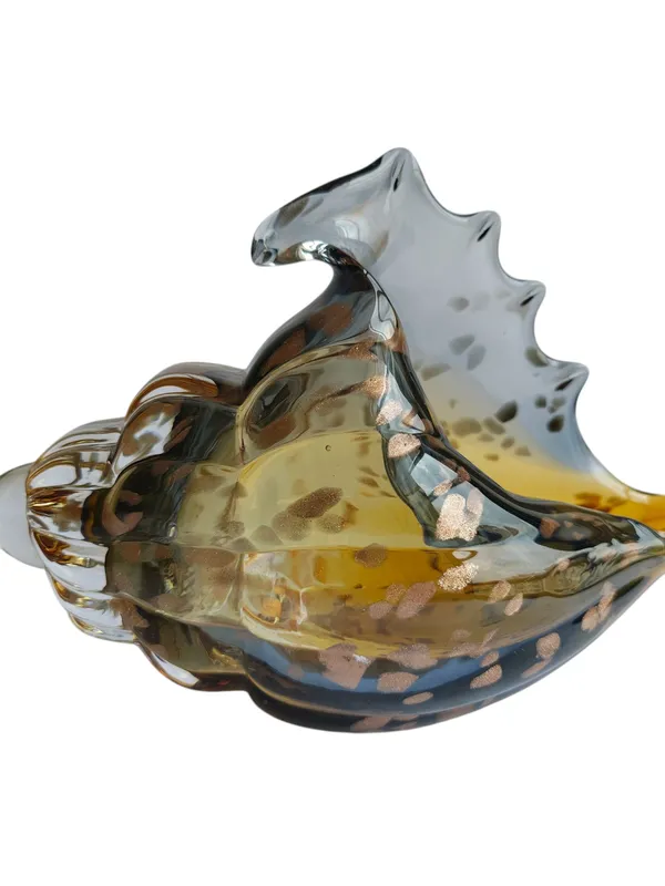 Luxury_Honey_Gold_Conch_Shell_Showpiece_-_Hand_Blown_Glass_with_Gold_Flakes