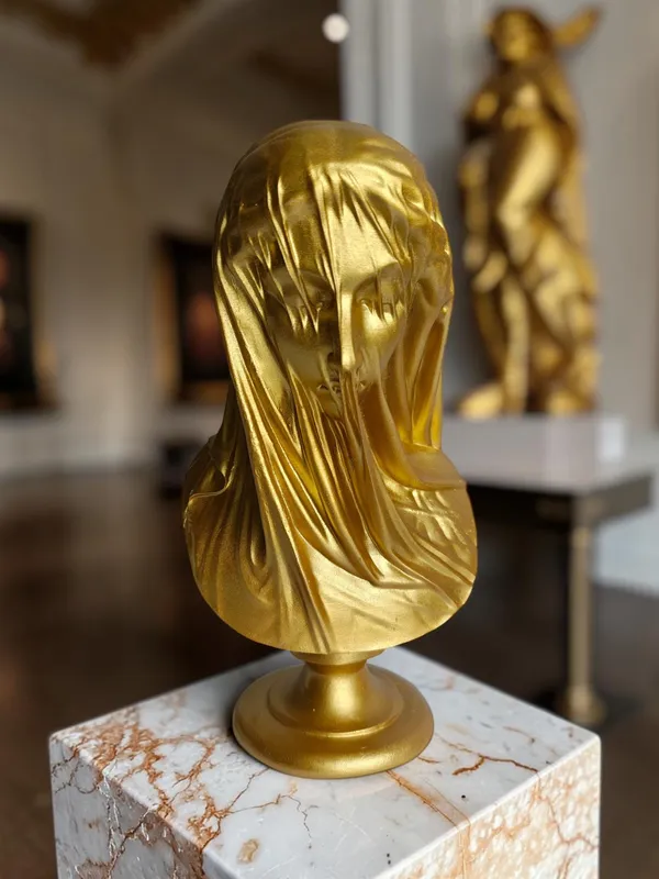 Veil_Lady_Bust_Golden