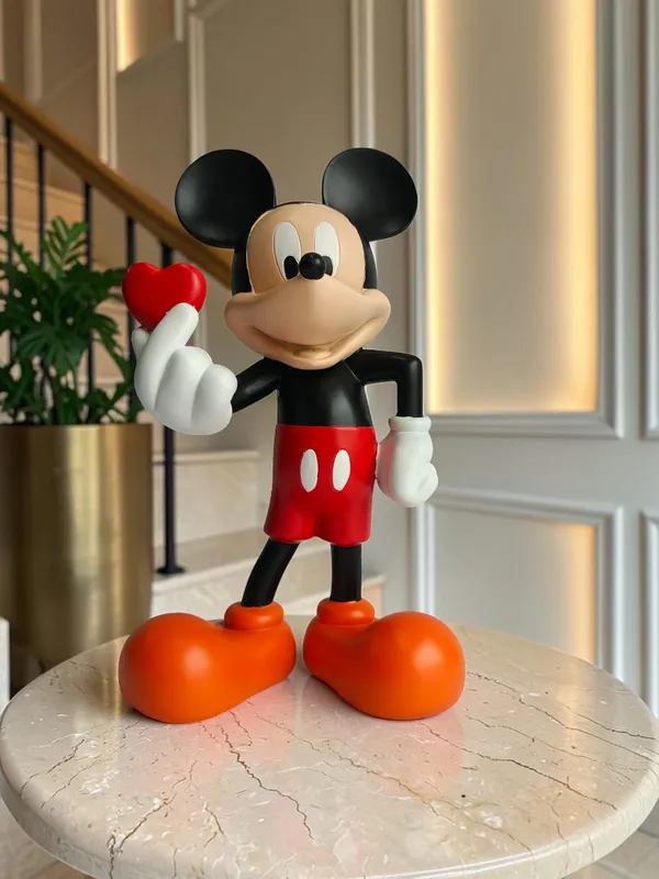 Mickey_Mouse_Heart_Love_Showpiece_-_Cute_Cartoon_Figurine_for_Home_Decor_&_Gifting