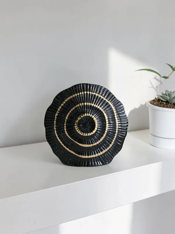 Black_&_Golden_Ceramic_Premium_&_Elegant_Vase